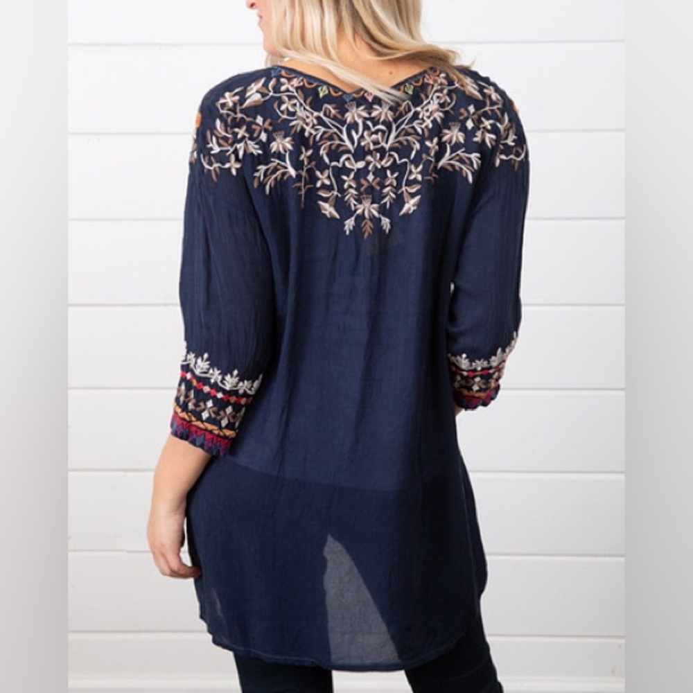Johnny Was Shaylee Embroidered Blouse Navy Floral Tunic Top Large - Picture 8 of 8